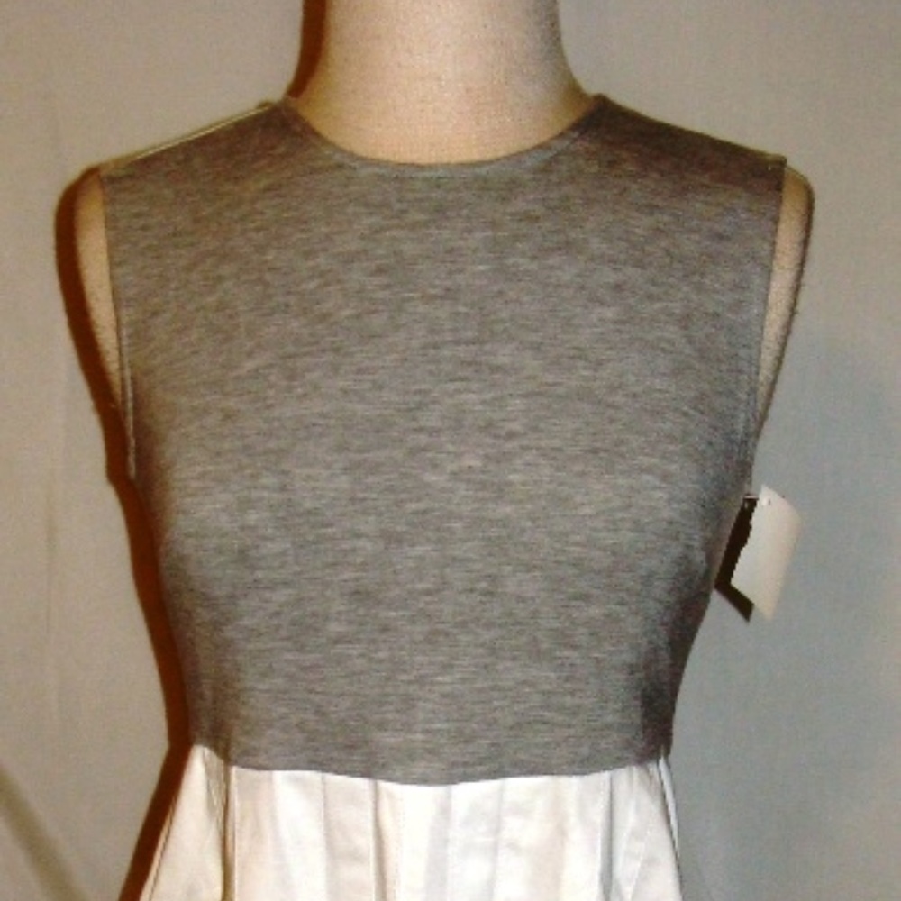 GRACIA SLEEVELESS WHITE/GRAY PLEATED FLARE DRESS